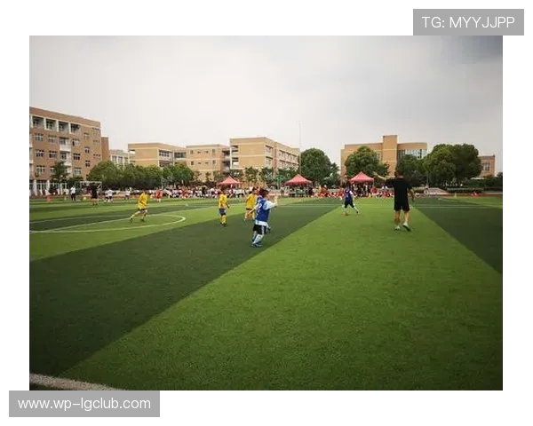 中国足球新星陈康成长之路与赛场奋斗精神全面解析